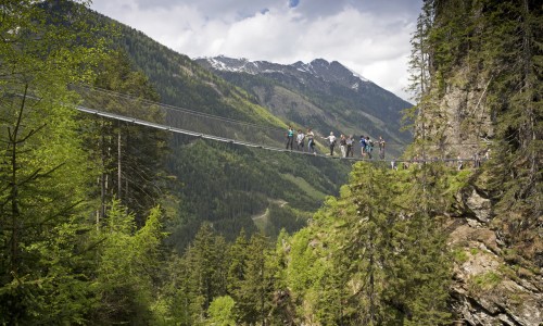 The hanging bridge over the Wild Water river in Rohrmoos - © Schladming-Dachstein/Raffalt